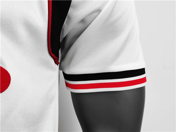 Manchester United White Retro Jersey 1984-1985 Season - Image 7