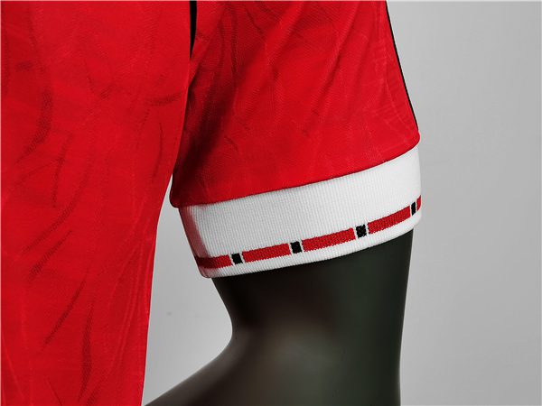 Manchester United Home Retro Jersey 1991-1992 Season - Image 7