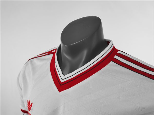 Manchester United White Retro Jersey 1986 1988 - Image 7