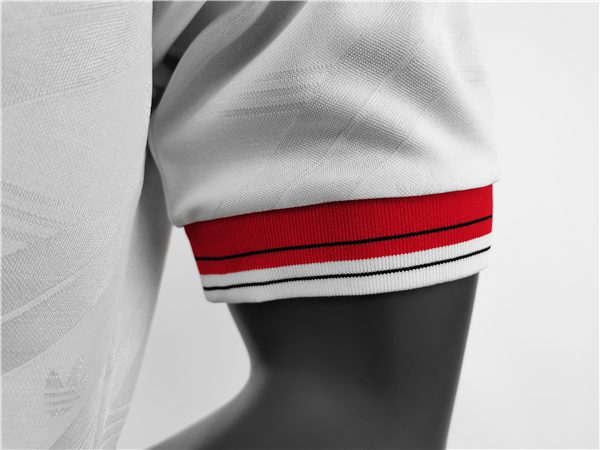 Manchester United White Retro Jersey 1986 1988 - Image 3