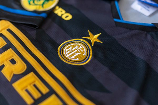 Inter Milan Away Retro Jersey 1997-1998 Season - Image 3