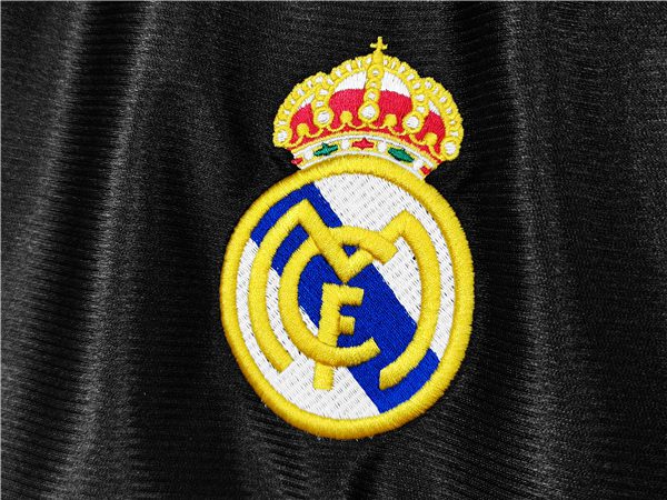 Real Madrid Away Retro Jersey 1999-2001 Season - Image 5