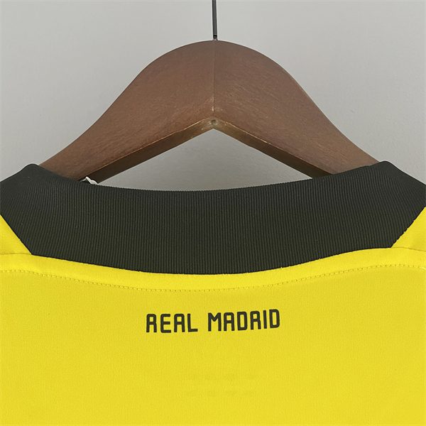 Real Madrid Yellow Goalkeeper Retro Jersey 2011 2012 Season - Image 5