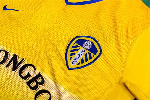 Leeds United Third Retro Shirt 2002 2003 - Image 6