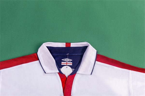 England Home Retro Shirt 2004 - Image 5