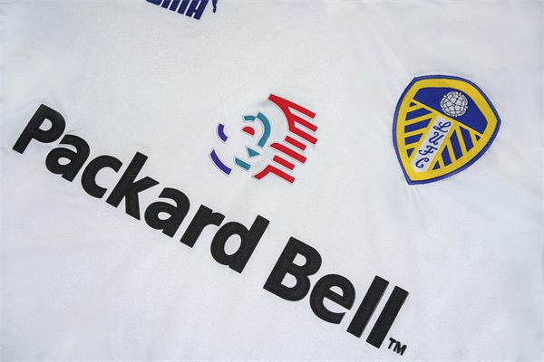 Leeds United Home Retro Shirt 1998 1999 - Image 6