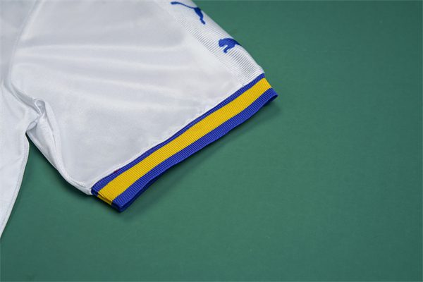 Leeds United Home Retro Shirt 1998 1999 - Image 7