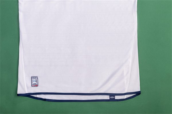 England Home Retro Shirt 2004 - Image 10