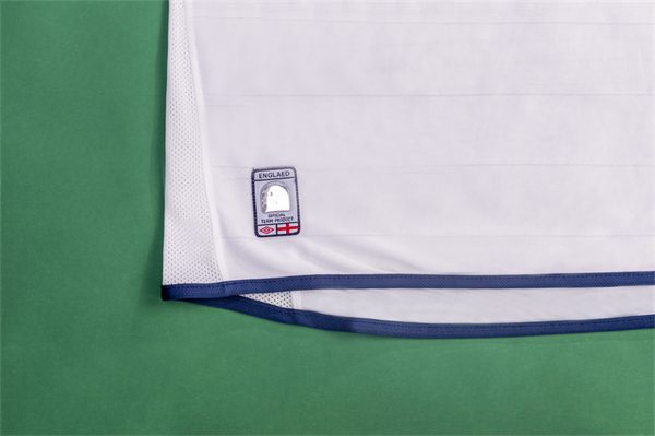 England Home Retro Shirt 2004 - Image 8