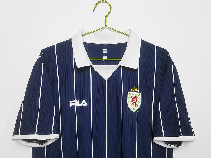 Scotland Home Retro Shirt 2002 - Image 4
