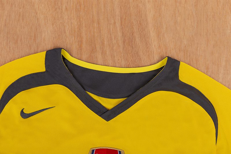 Arsenal Away 2005 2006 Retro Jersey - Image 7