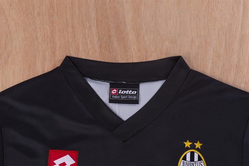 Juventus 2001 2002 Away Retro Jersey - Image 4