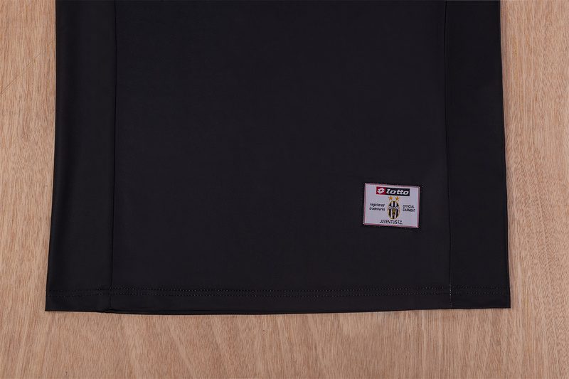 Juventus 2001 2002 Away Retro Jersey - Image 8