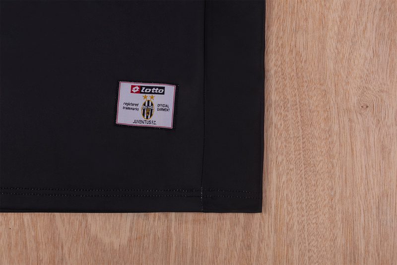 Juventus 2001 2002 Away Retro Jersey - Image 7
