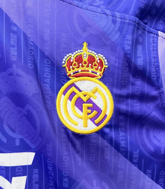 Real Madrid 1996 1997 Away Retro Jersey - Image 6