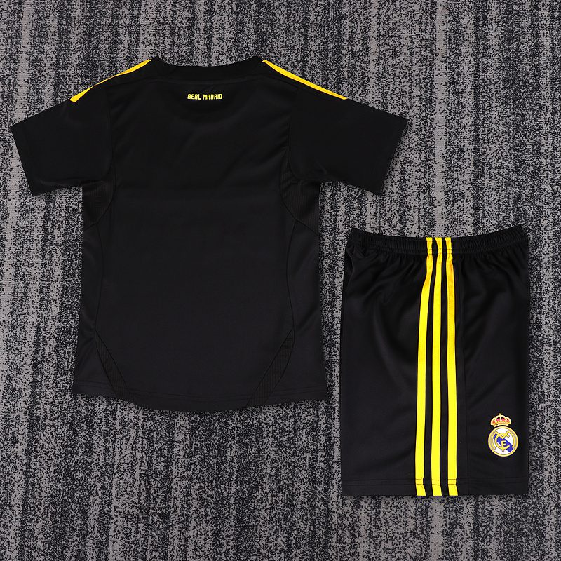 Real Madrid 2011 2012 Black GK Kid Kit (Jersey and Short) - Image 4