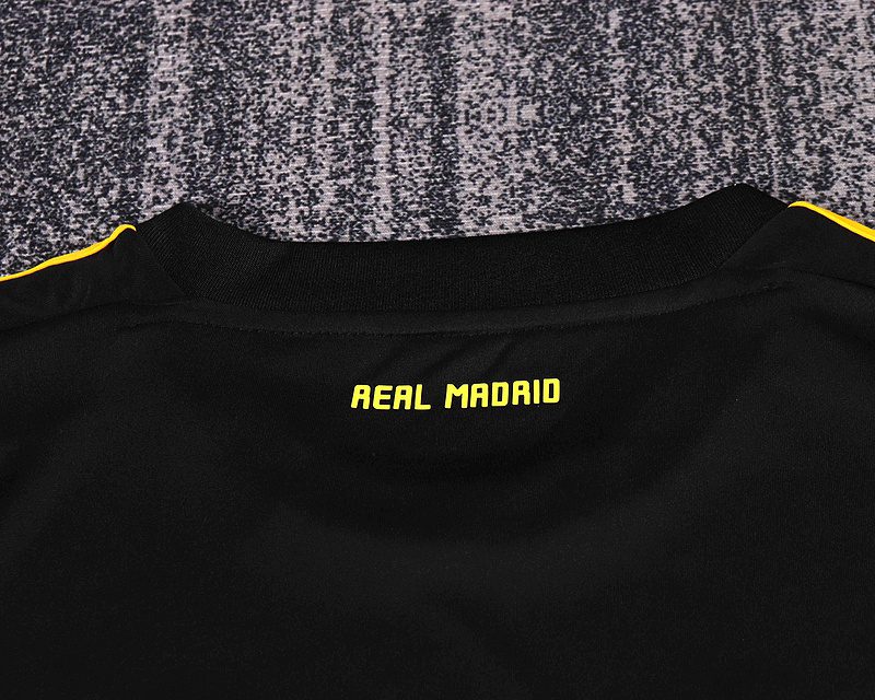 Real Madrid 2011 2012 Black GK Kid Kit (Jersey and Short) - Image 6