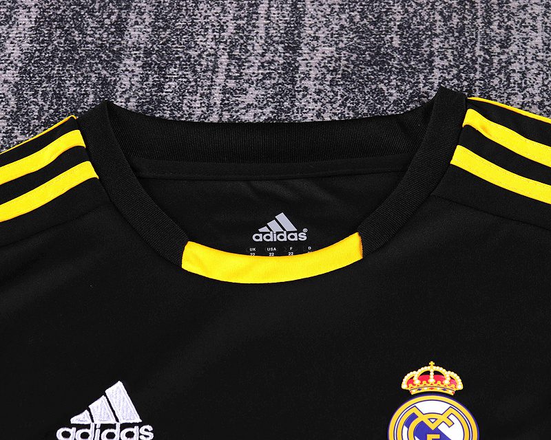 Real Madrid 2011 2012 Black GK Kid Kit (Jersey and Short) - Image 13